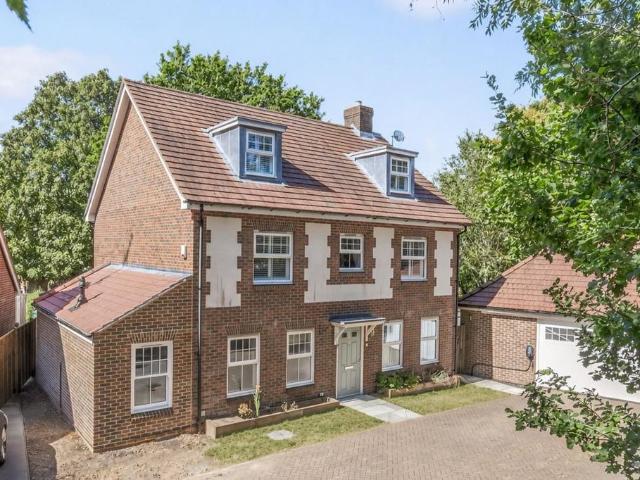 5 bedroom detached house for sale