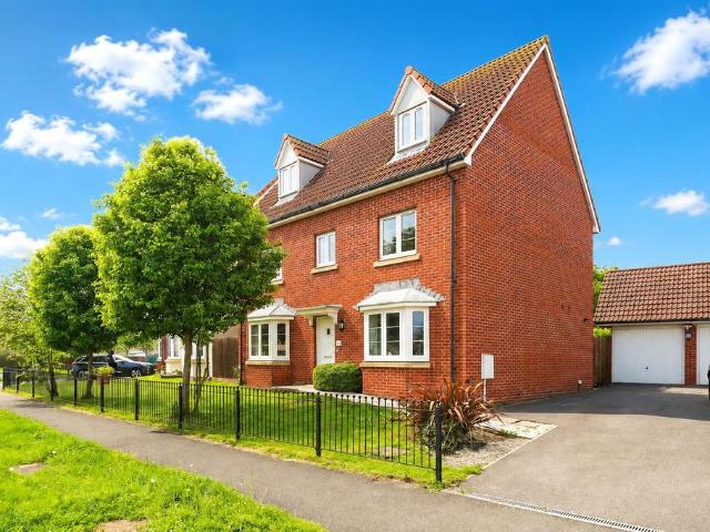 5 bedroom detached house for sale