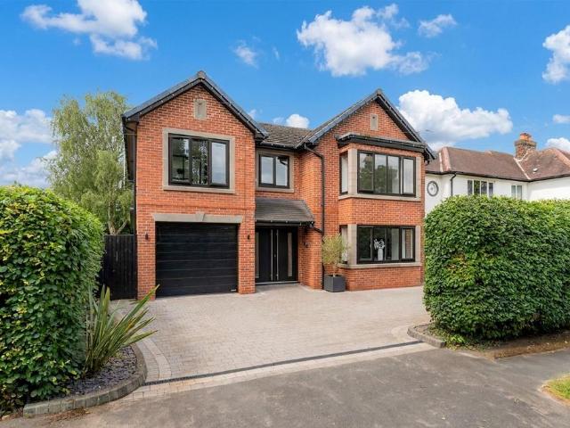 5 bedroom detached house for sale