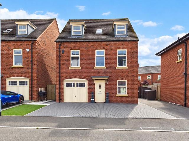 5 bedroom detached house for sale