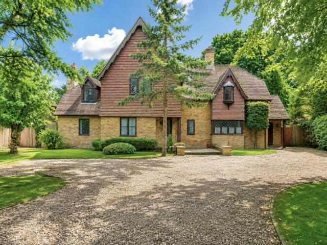 5 bedroom detached house for sale