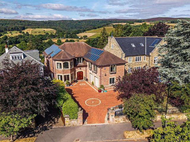 5 bedroom detached house for sale