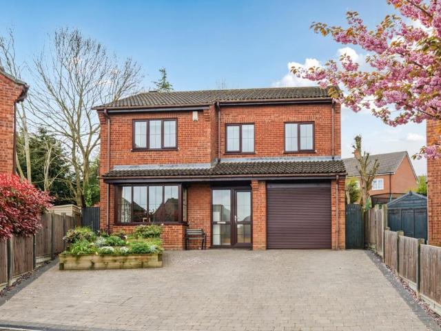 5 bedroom detached house for sale
