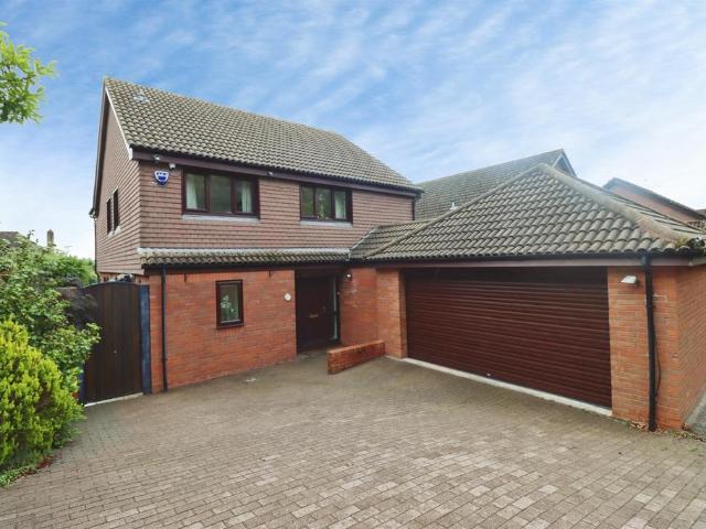 5 bedroom detached house for sale