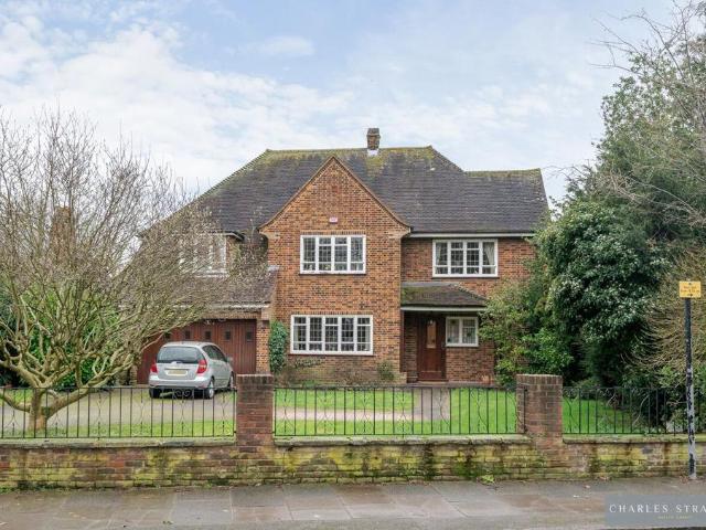 5 bedroom detached house for sale