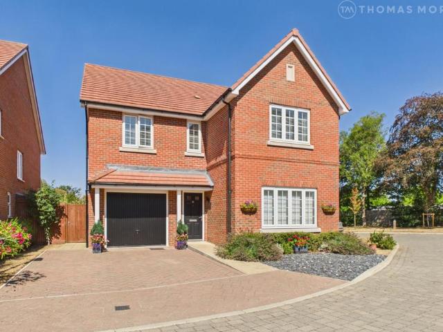 5 bedroom detached house for sale