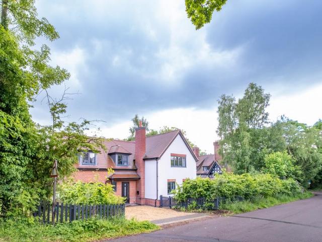 5 bedroom detached house for sale
