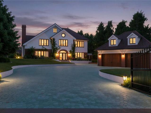 6 bedroom detached house for sale