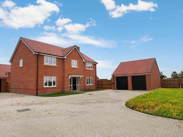 5 bedroom detached house for sale