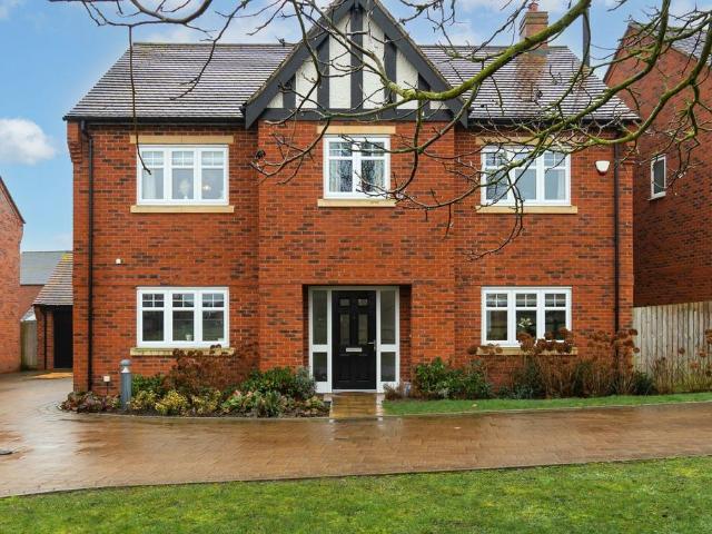 5 bedroom detached house for sale