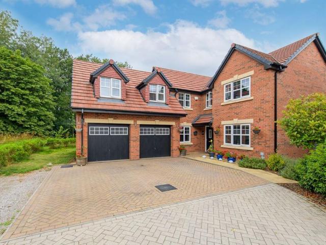 5 bedroom detached house for sale