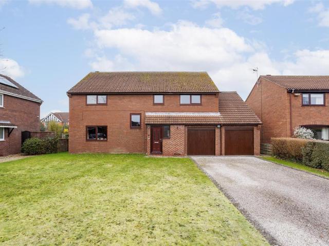 5 bedroom detached house for sale