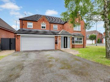 5 bedroom detached house for sale