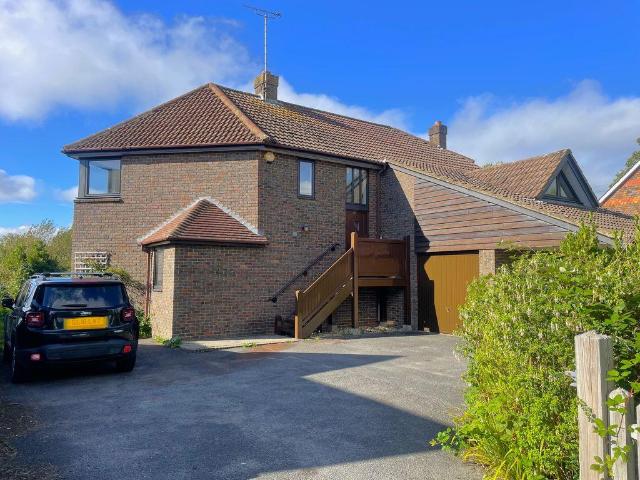 5 bedroom detached house to rent
