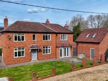 5 bedroom detached house for sale