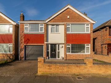 5 bedroom detached house for sale