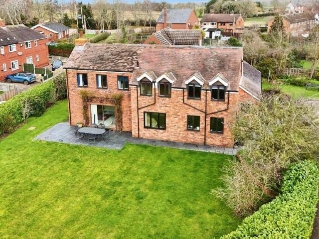 5 bedroom detached house for sale