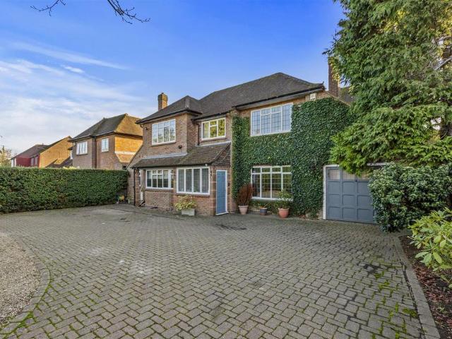 5 bedroom detached house for sale