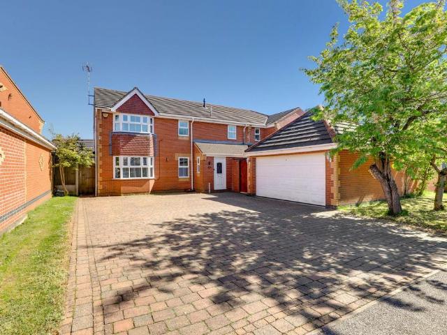 5 bedroom detached house for sale