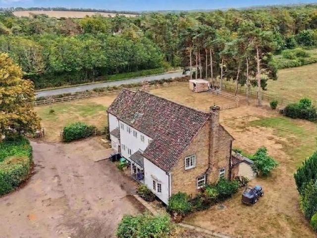 5 bedroom detached house for sale