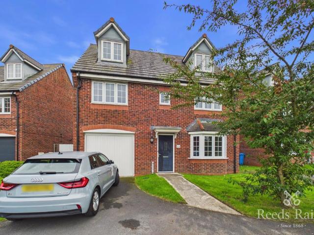 5 bedroom detached house for sale
