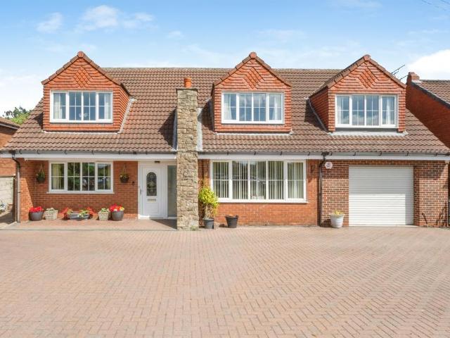 5 bedroom detached house for sale