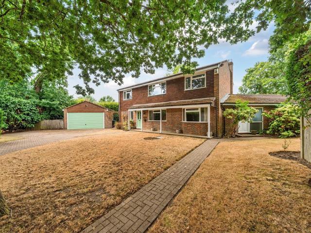 5 bedroom detached house for sale