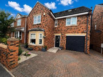 5 bedroom detached house for sale