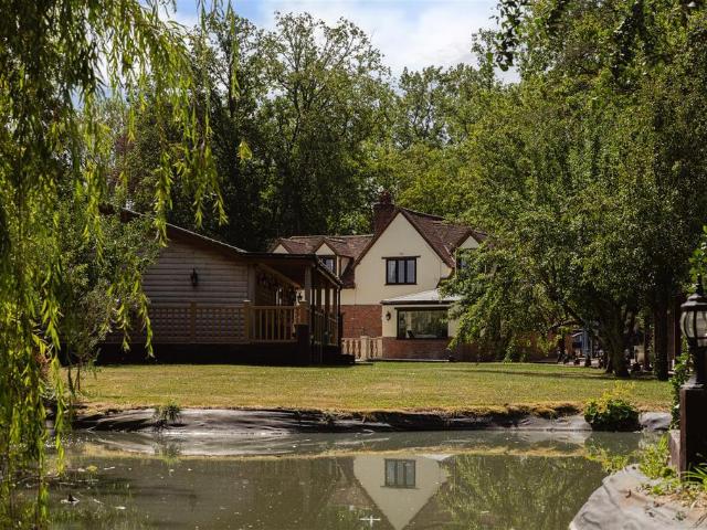 5 bedroom detached house for sale