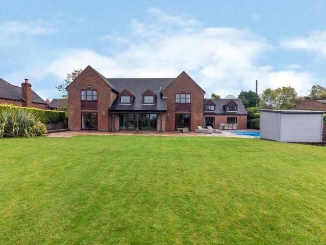 5 bedroom detached house for sale