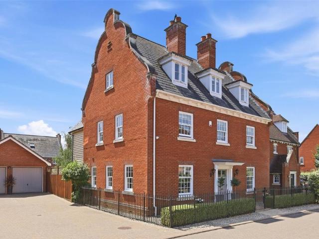 5 bedroom detached house for sale