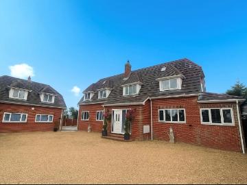 5 bedroom detached house for sale