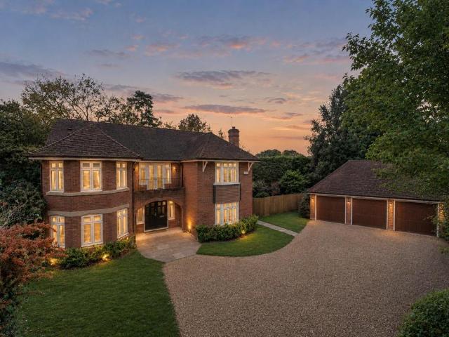 5 bedroom detached house for sale