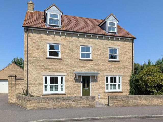 5 bedroom detached house for sale