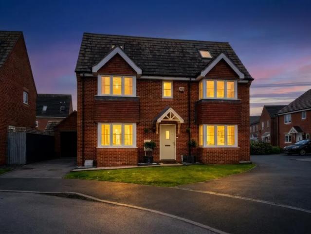 5 bedroom detached house for sale