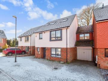 5 bedroom link detached house for sale