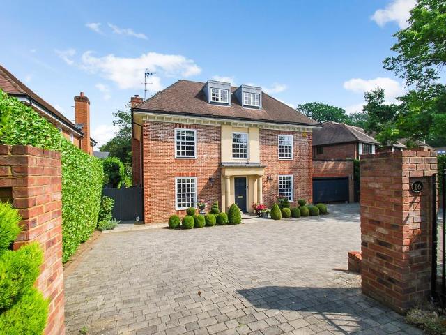 5 bedroom detached house for sale
