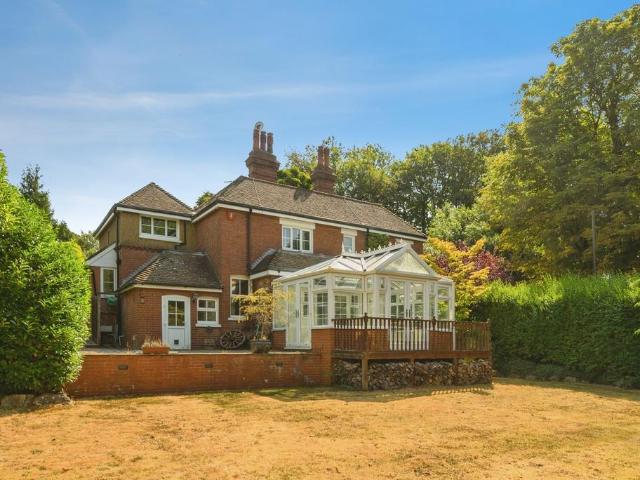 5 bedroom detached house for sale