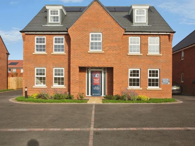 5 bedroom detached house for sale