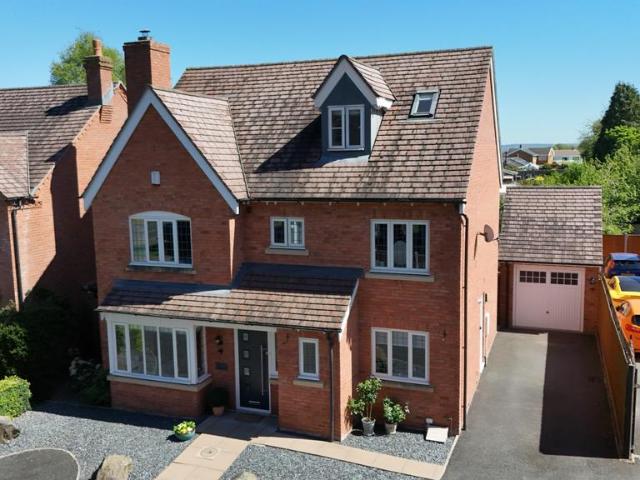 5 bedroom detached house for sale