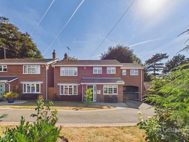 5 bedroom detached house for sale