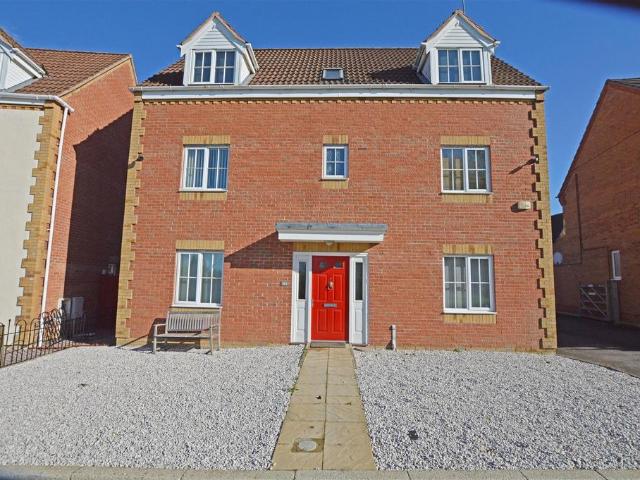 5 bedroom detached house for sale