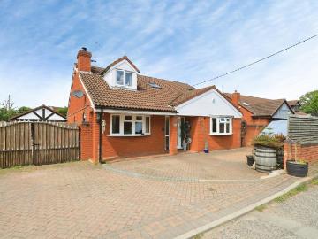 House for sale in Burhill - Garden, Parking