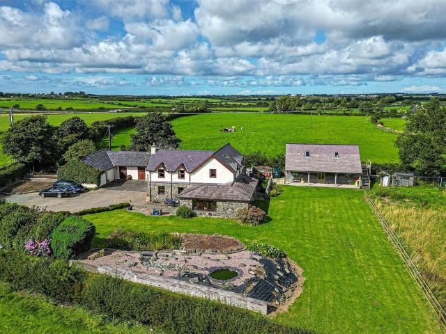 5 bedroom equestrian facility for sale