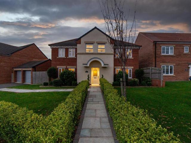5 bedroom detached house for sale