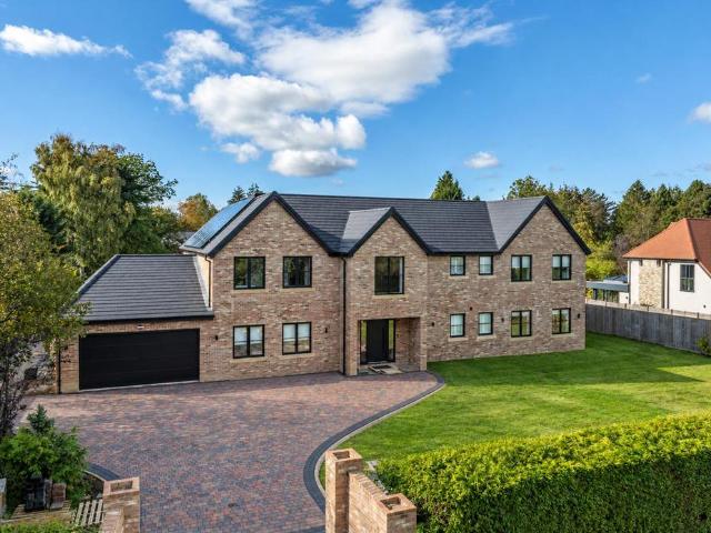 5 bedroom detached house for sale
