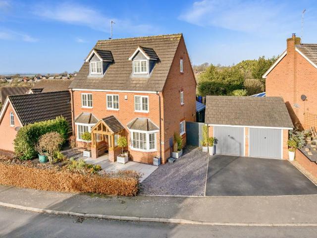 5 bedroom detached house for sale