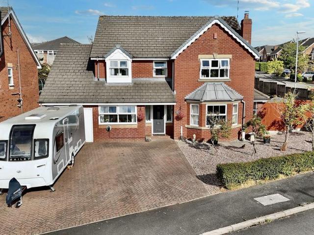 5 bedroom detached house for sale