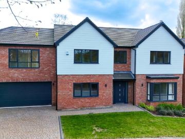 5 bedroom detached house for sale