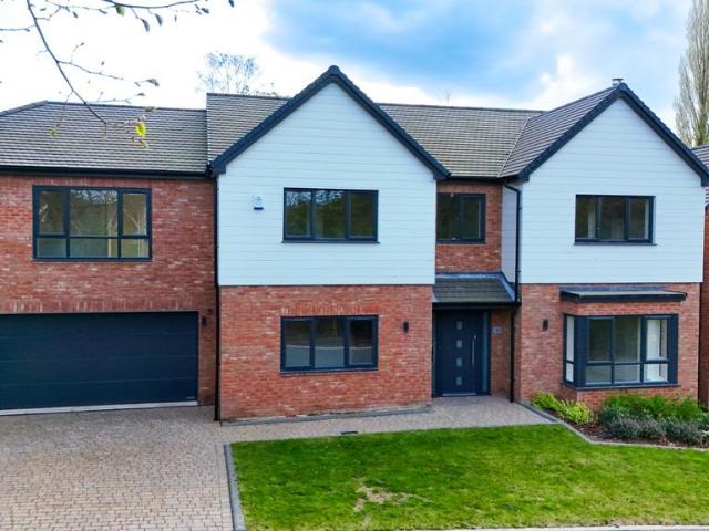 5 bedroom detached house for sale